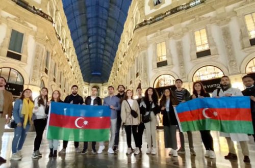 İtaliyadakı azərbaycanlı tələbələrdən ordumuza dəstək - VİDEO
