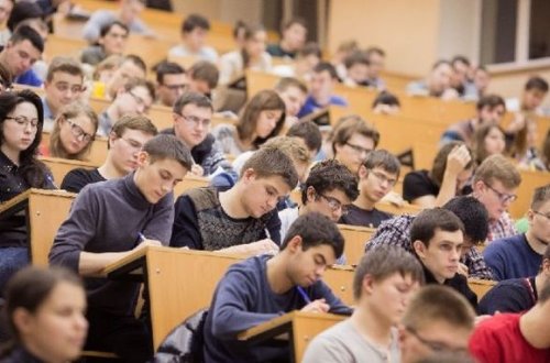 Ukraynada universitetlər distant təhsilə keçir