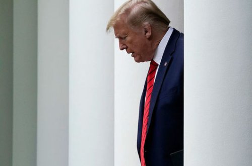 Врач сообщил, что переболевший COVID-19 Трамп больше не заразен