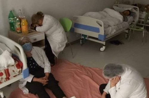 Hərbçilərimizə keşik çəkən həkimlərin şəkli gündəm oldu - FOTO