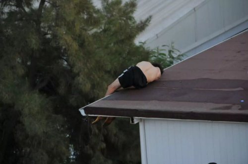 İntihar üçün çıxdığı damda yatıb qaldı - FOTO/VİDEO