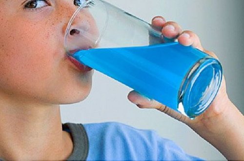 Uşaqlar autizm xəstəsinə ağardıcı kimyəvi məhlul içirtdilər - FOTO