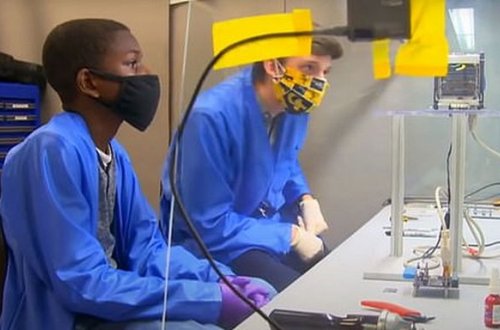 Raket mühəndisliyini öyrənmək istəyən 12 yaşlı abituriyent bilikləri ilə heyran qoydu - VİDEO