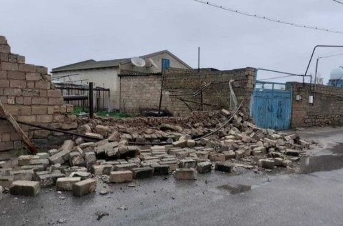 Bakıda daş hasar uçdu: Xəsarət alanlar var