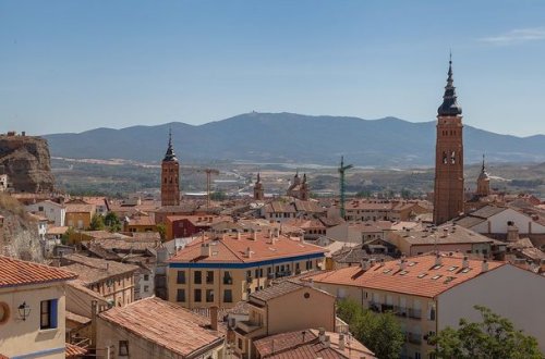 İspaniyada kəndin xilası üçün barmen axtarışına başlanılıb