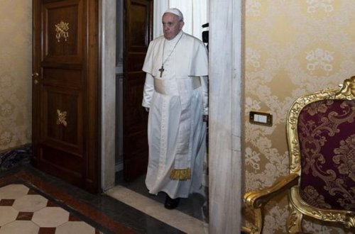 Roma Papası ilə eyni evdə yaşayan şəxsdə koronavirus aşkar edildi