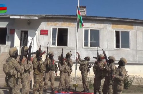 Azərbaycan bayrağı işğaldan azad edilmiş Füzuli şəhərində dalğalanır - VİDEO