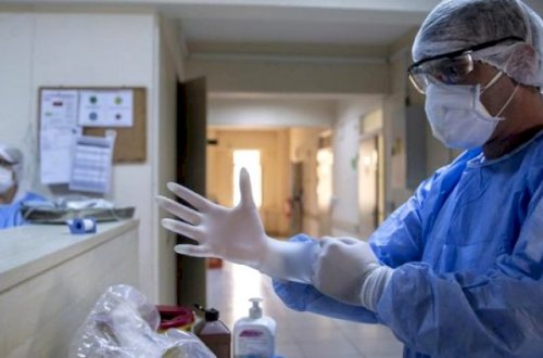 COVİD-19 daşıyıcısı həkim 100-dən çox insanı virusa yoluxdurub