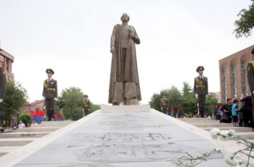 Paşinyan yeganə ümidini nasistlərə bağlayıb