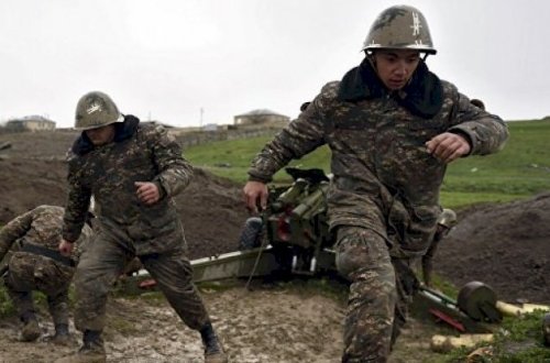 Ermənistan manekenləri posta çıxarıb - Foto