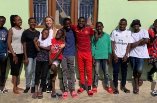 26 yaşlı qadın 14 afrikalı uşağı övladlığa götürdü