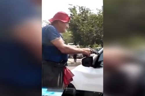 Sürücüləri tapança ilə hədələyib sədəqə topladı - VİDEO