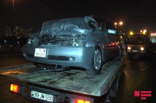 Bakıda avtomobil yük maşını ilə toqquşdu: Xəsarət alan var