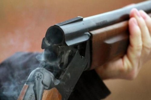 В Агджебеди мужчина пытался застрелить своего племянника