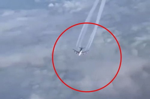 Səmada iki təyyarənin qarşılaşdığı an - VİDEO