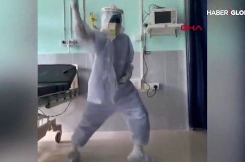 Koronaviruslu xəstələri müalicə edən həkim rəqsi ilə gündəm oldu - VİDEO