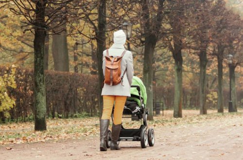 Rusiyada qadın bir yaşlı uşağını “bomj”a verdi