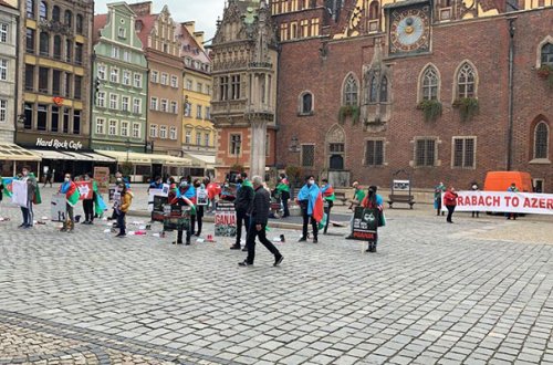 Polşa azərbaycanlıları Gəncə terroruna etiraz aksiyası keçirdi - Fotolar