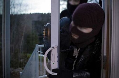 Göygöldə evə basqın edən iki maskalı şəxs saxlanıldı - FOTO