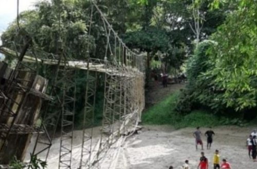 Asma körpü çökdü: Ölənlər var