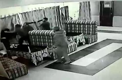 Keçmiş MMA döyüşçüsü kafedə güllələndi - VİDEO