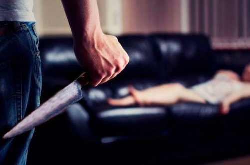 В Баку мужчина убил жену и пытался покончить с собой