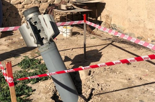 Goranboyda evin həyətinə düşüb partlamayan erməni raketi - FOTO