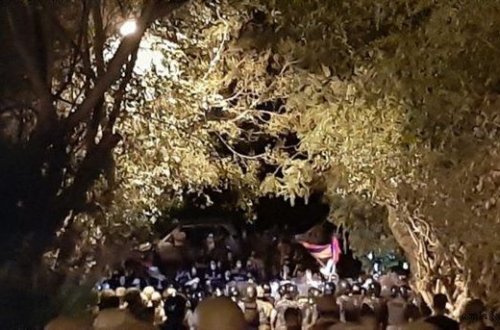 Türkiyənin Beyrutdakı səfirliyi qarşısında erməni vəhşiliyi: Türkiyə və İsrail bayraqlarını yandırdılar