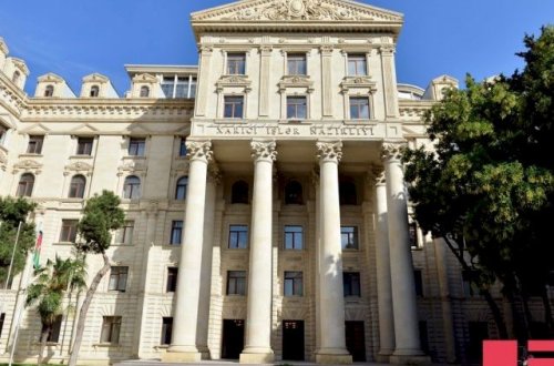 Ermənistan mülki vətəndaşları və jurnalistləri hədəf alır