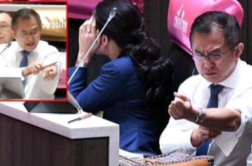 Taylandda millət vəkili kürsüdə qolunu KƏSDİ