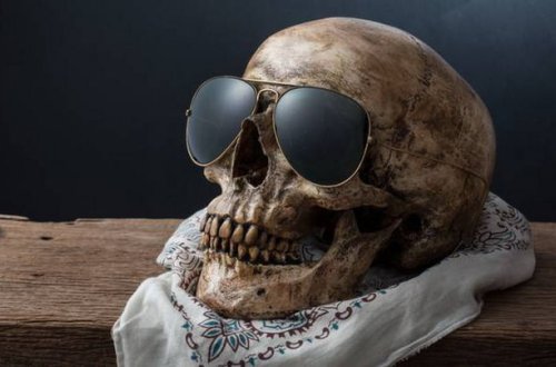 Bəzək əşyası kimi istifadə etdiyi əşya itkin düşmüş şəxsin kəllə sümüyü çıxdı - FOTO