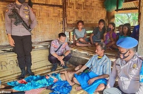 В Индонезии родители изощренно наказали ухажера дочери за нарушение обычая - ФОТО/ВИДЕО