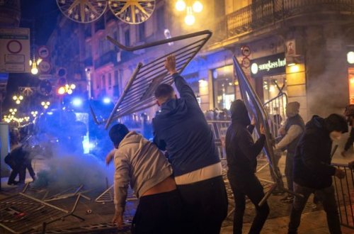 Barselonada kütləvi etirazlar: Polis nümayişçilərə güc tətbiq etdi - VİDEO