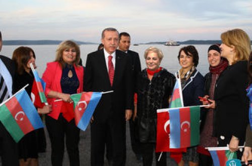 Sevgi – içində çiçək bəsləməkdir...