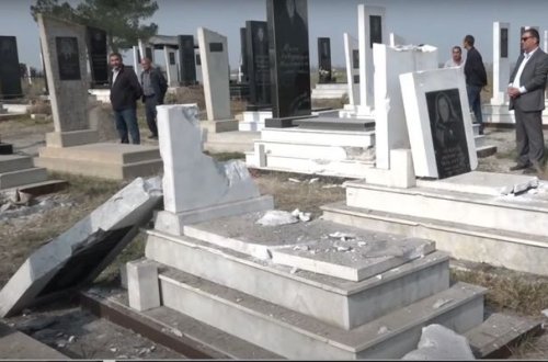 Ermənilərin Ağcabədidə raket atəşinə tutduğu qəbiristanlıqdan son görüntülər - VİDEO