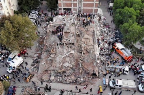 3 yaşlı uşaq 65 saat sonra dağıntılar altından xilas edilib