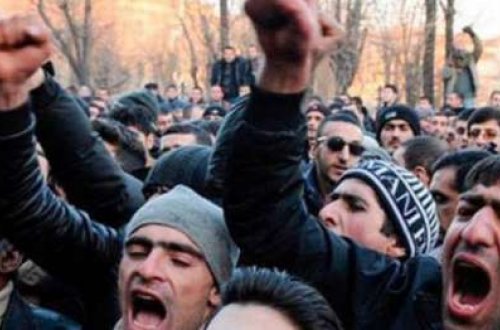 Ermənilər AYAĞA QALXDI: Hakimiyyət və ordu çevriliş tələb edirlər