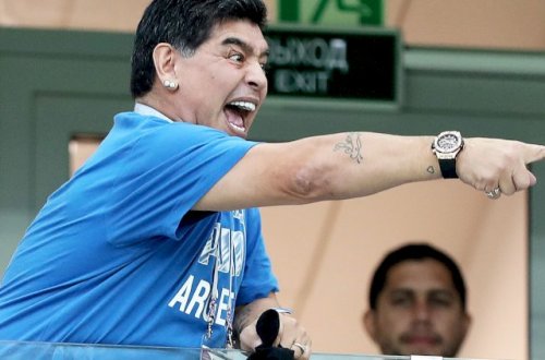 Maradonanın vəziyyəti pisləşdi - Xəstəxanaya yerləşdirildi