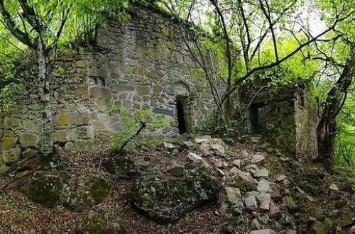 Kəlbəcərdə yerləşən Qırmızı monastır məhv olmaq üzrədir - RƏSMİ