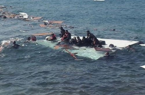 SON DƏQİQƏ: Turistlərlə dolu gəmi batdı (VİDEO)