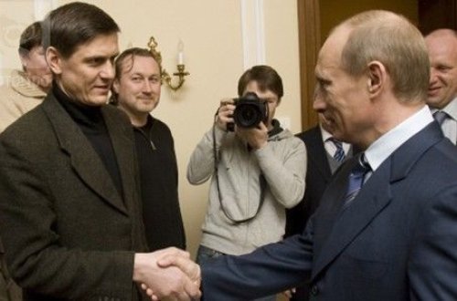 Putinin keçmiş fotoqrafı küçənin ortasında döyüldü - FOTO