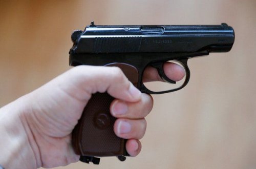 В бакинском ломбарде задержали мужчину с пистолетом