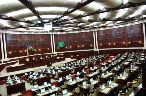 Hərbi qulluqçuların statusu məsələsi parlamentin müzakirəsinə çıxarılır