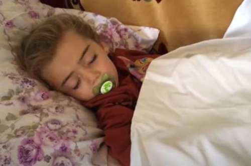 Ombudsman Gəncə terrorunda valideynlərini itirən Xədicə ilə bağlı məlumat yaydı