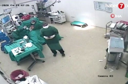 İzmirdə baş verən güclü zəlzələ əməliyyat otağında həyəcana səbəb olub - VİDEO