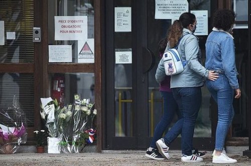 Девушка-подросток стала подозреваемой в деле об убийстве французского учителя