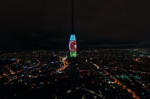 Azərbaycan bayrağı Avropanın ən böyük qülləsində (FOTOLAR)