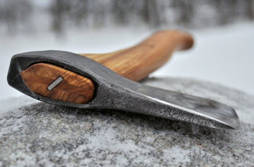 Hərbçi balta ilə ətrafdakılara hücum edib üç nəfəri qətlə yetirdi