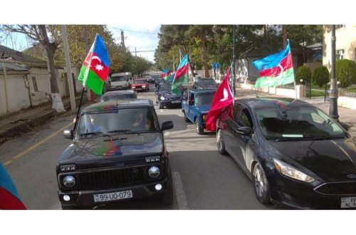 Zərdab sakinləri Şuşanın işğaldan azad edilməsinin sevincini yaşayır-Foto