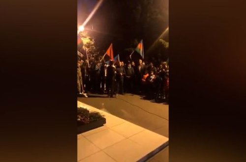 Azərbaycan xalqı qələbəni Şəhidlər Xiyabanında qeyd edir - VİDEO